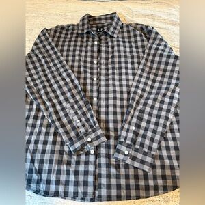 GAP Men's Charcoal and Light Gray Plaid Shirt
